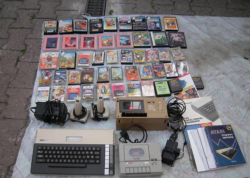 Atari 800 XL mit Datenrecordern und ca. 50 Spielen auf Kassette Atari 800 XL mit Datenrecordern und ca. 50 Spielen auf Kassette